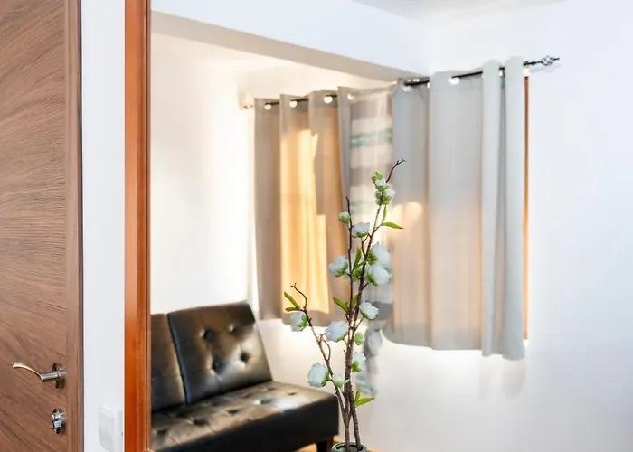 Irb Emona 4 ゲストハウス